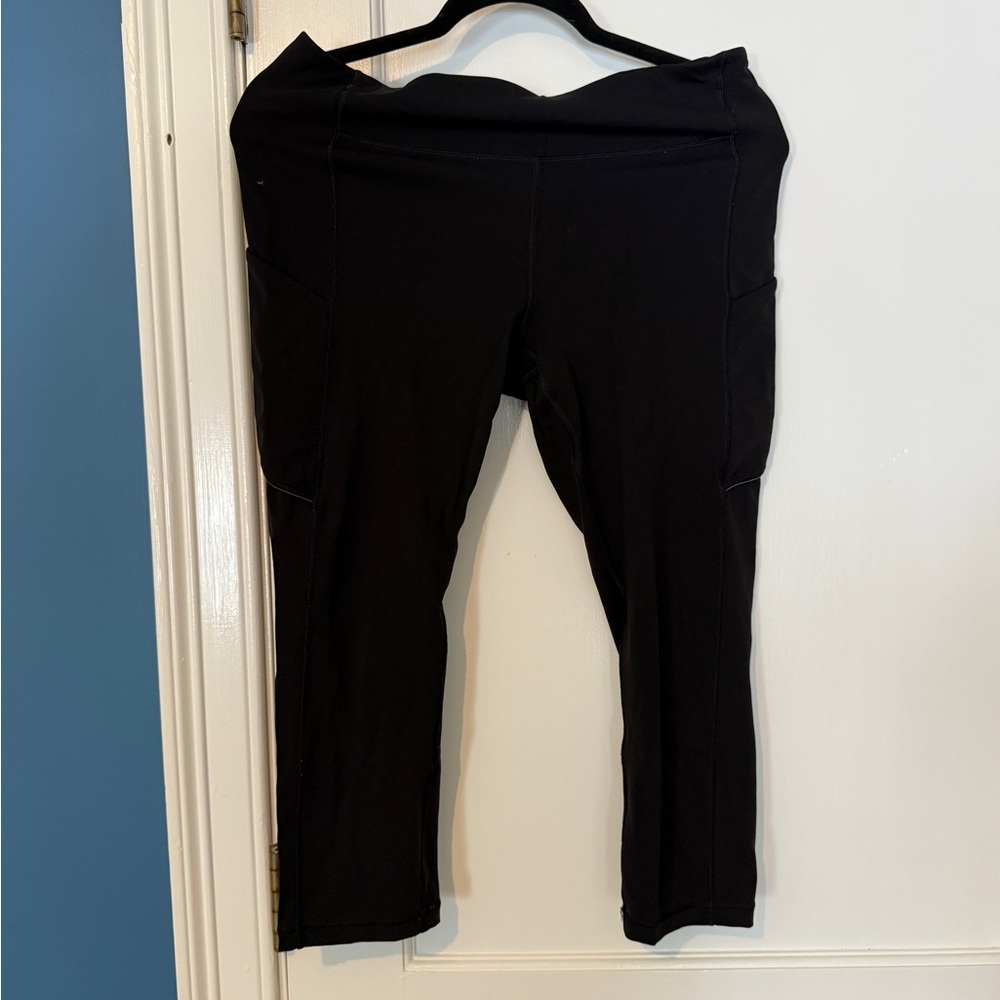 Black Cropped lululemon Leggings